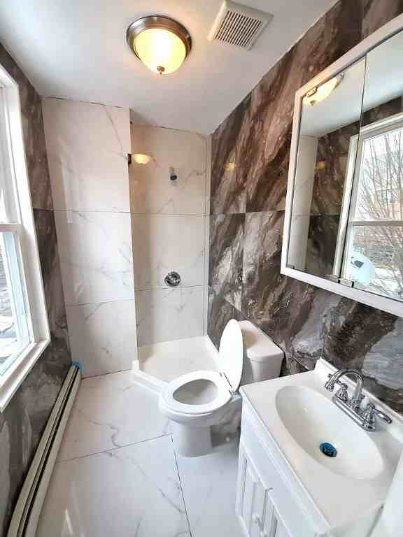 139 N 11th St #2R - Photo 5 of 8