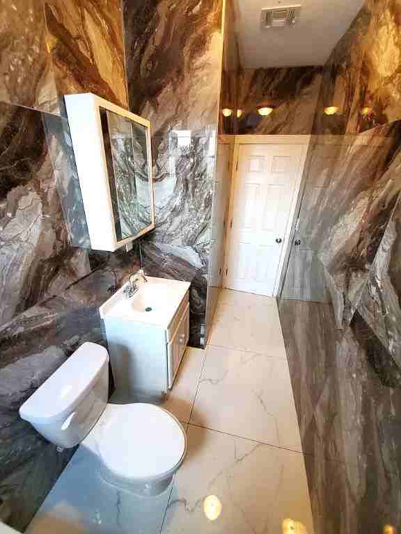 139 N 11th St #2R - Photo 6 of 8