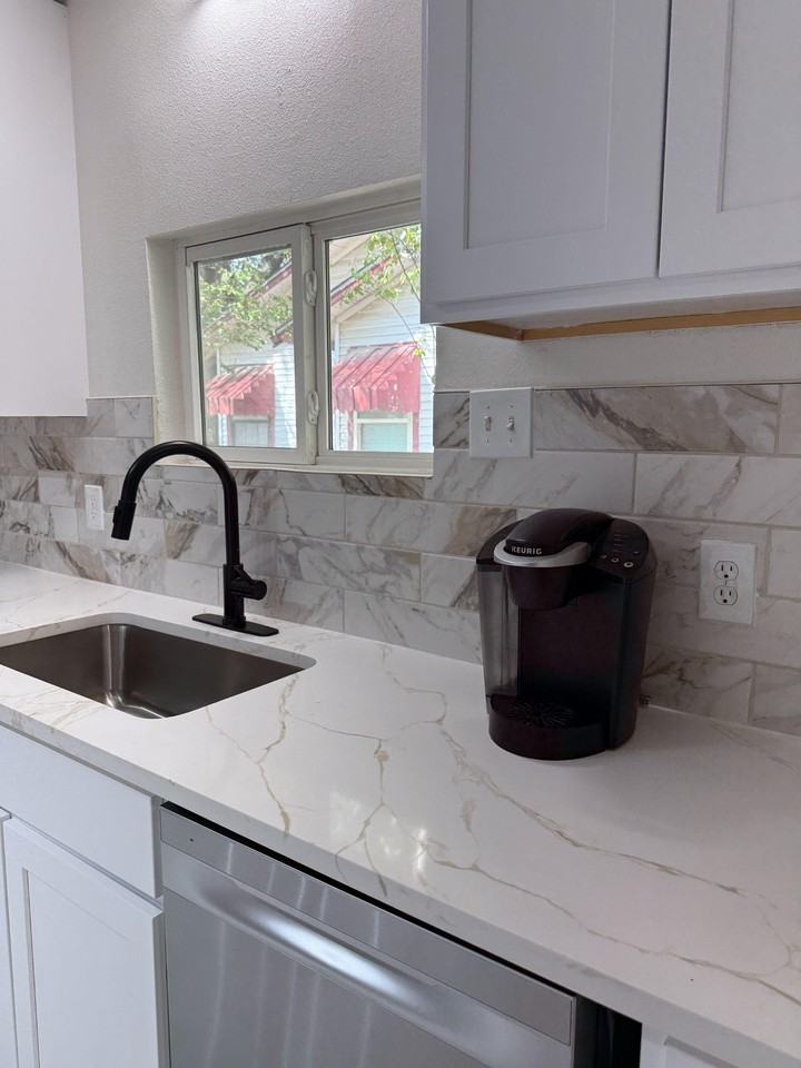 Morningview Dr - Photo 3 of 9