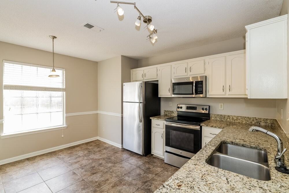 6883 Lagrange Cir N - Photo 6 of 16