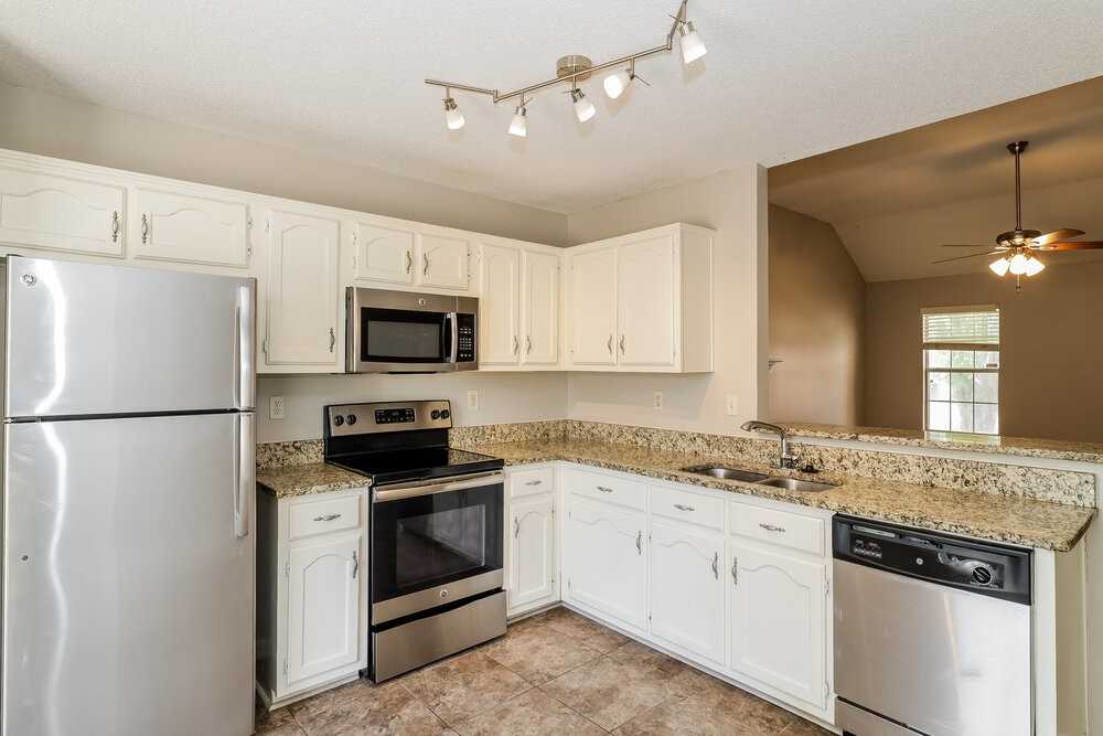 6883 Lagrange Cir N - Photo 7 of 16