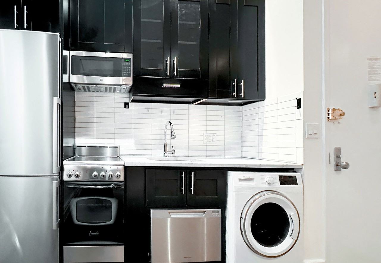 222 E 12th St #3CC - Photo 2 of 4