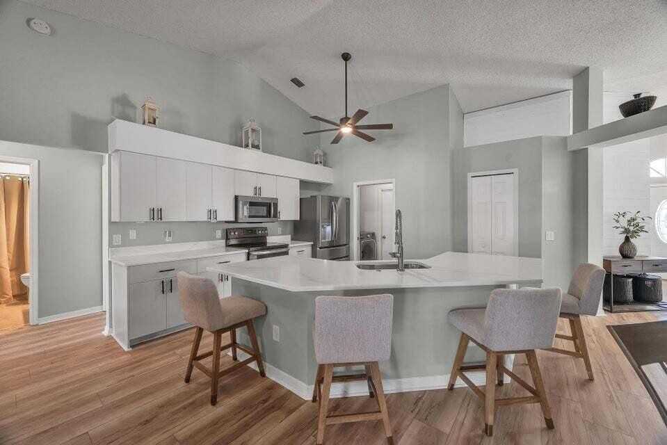 1900 Southwest Logwood Road - Photo 4 of 28