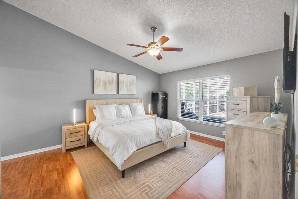 1900 Southwest Logwood Road - Photo 5 of 28