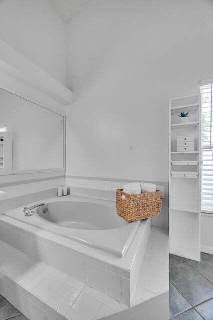 1900 Southwest Logwood Road - Photo 7 of 28