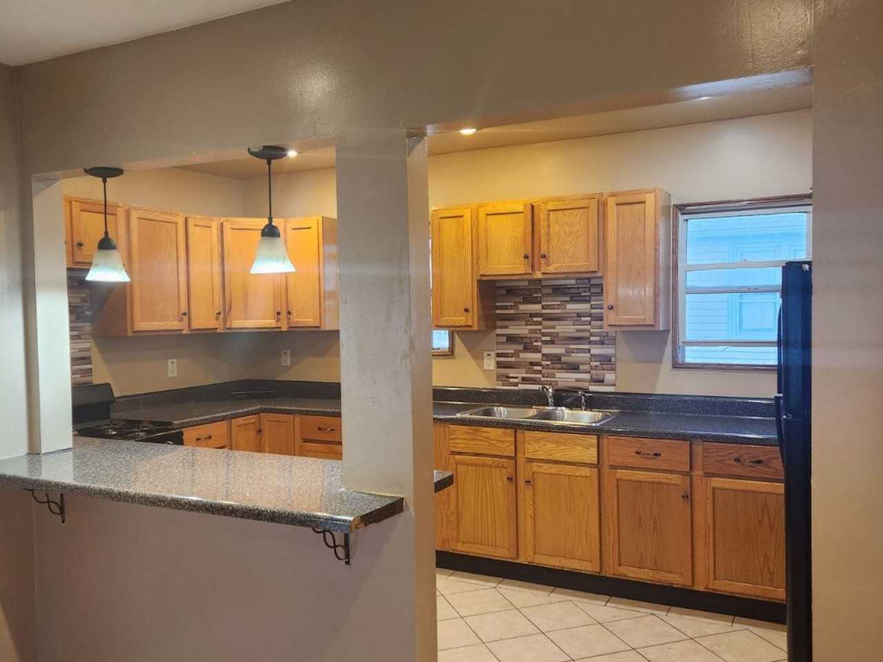 208 Illinois St - Photo 3 of 10