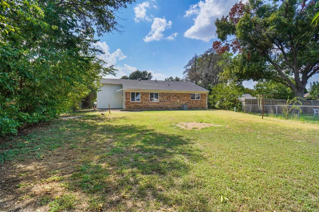 7937 Trimble Dr - Photo 2 of 19