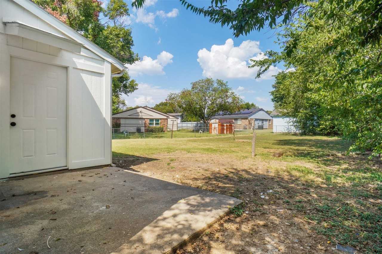 7937 Trimble Dr - Photo 3 of 19