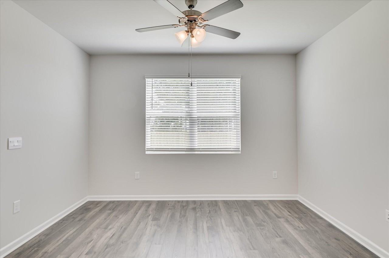 801 Grovebury Ct - Photo 7 of 31