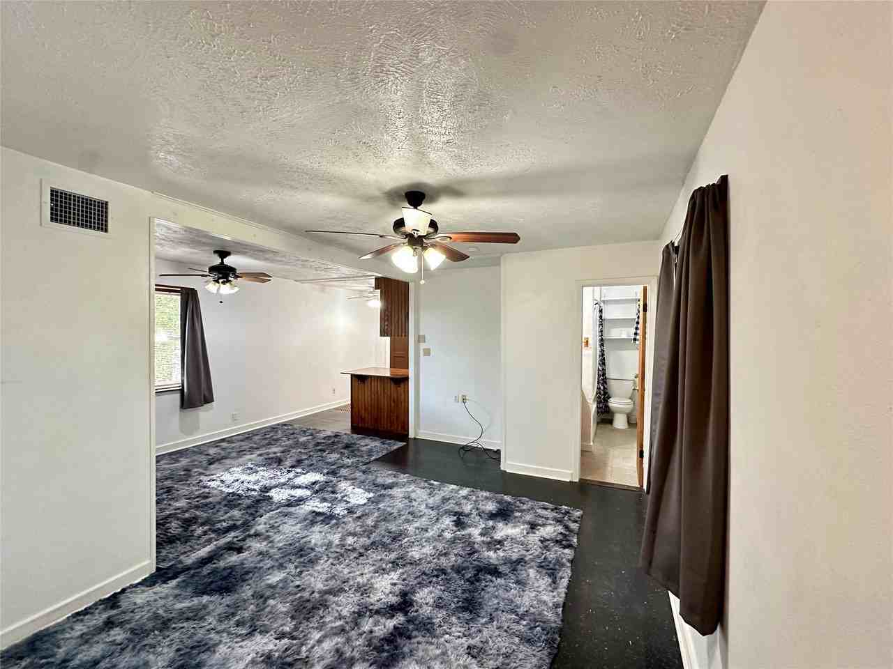 5618 Avenue L - Photo 3 of 11