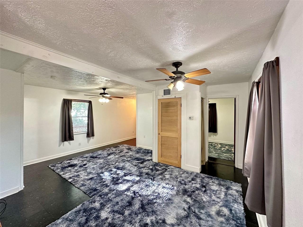 5618 Avenue L - Photo 4 of 11