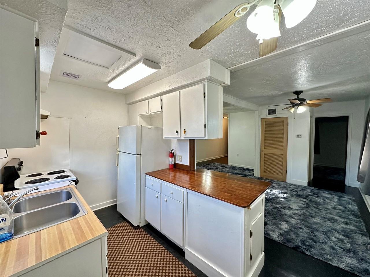 5618 Avenue L - Photo 7 of 11