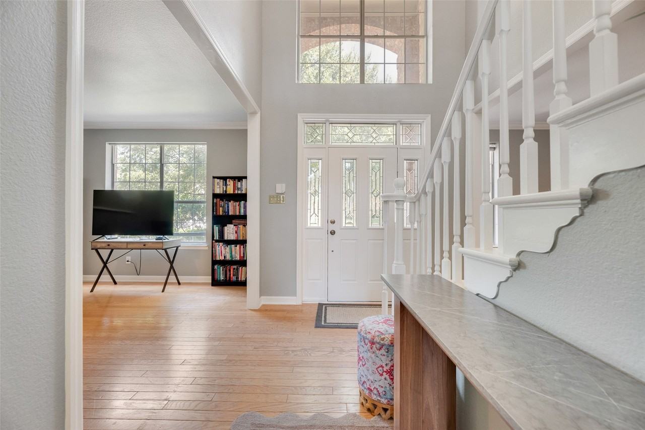 2525 Amber Ln - Photo 4 of 40