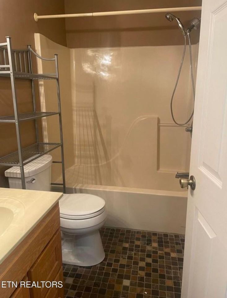 137 Old James Ferry Rd - Photo 7 of 9