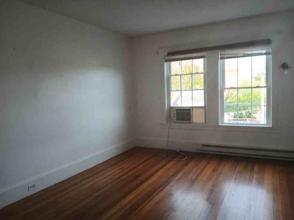 607 Fellsway - Photo 2 of 6