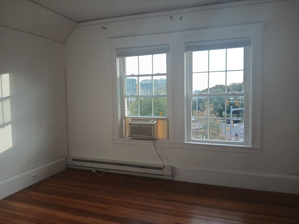 607 Fellsway - Photo 4 of 6