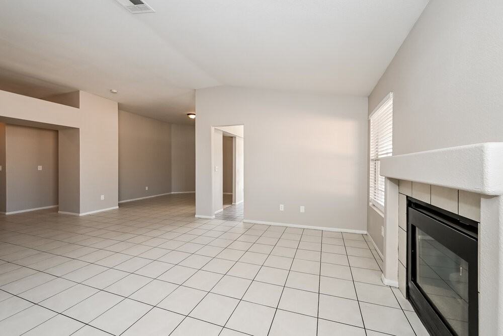 927 River Mountain Dr - Photo 4 of 16