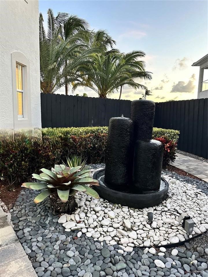 6801 Nw 113th Ct - Photo 3 of 8