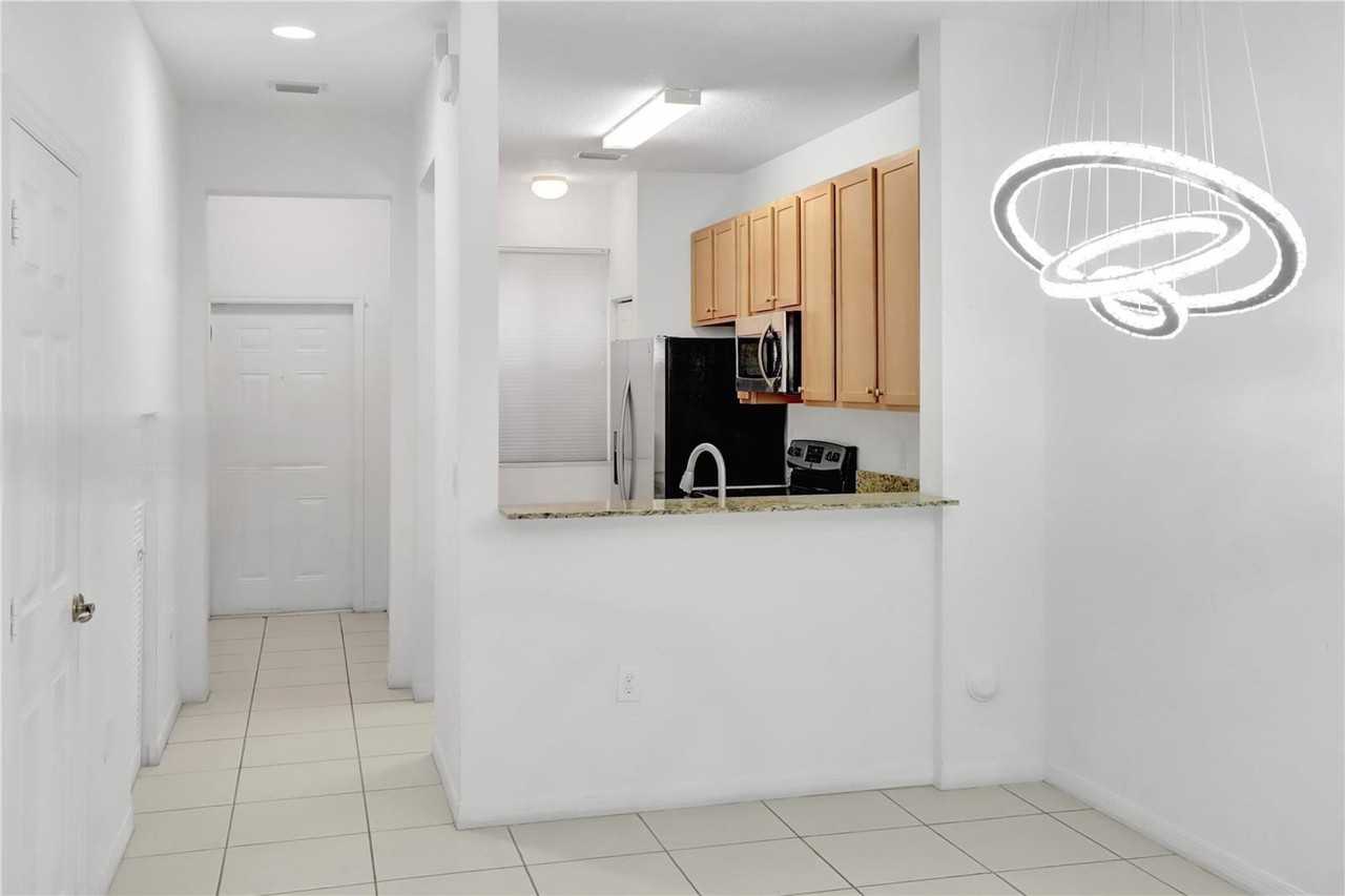 8915 Sw 18th St - Photo 3 of 8