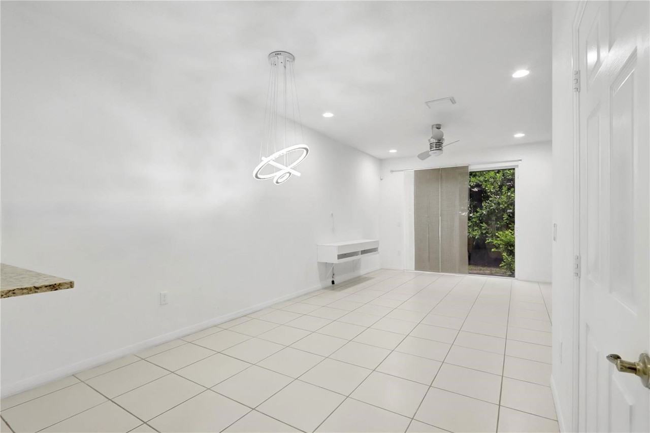 8915 Sw 18th St - Photo 4 of 8