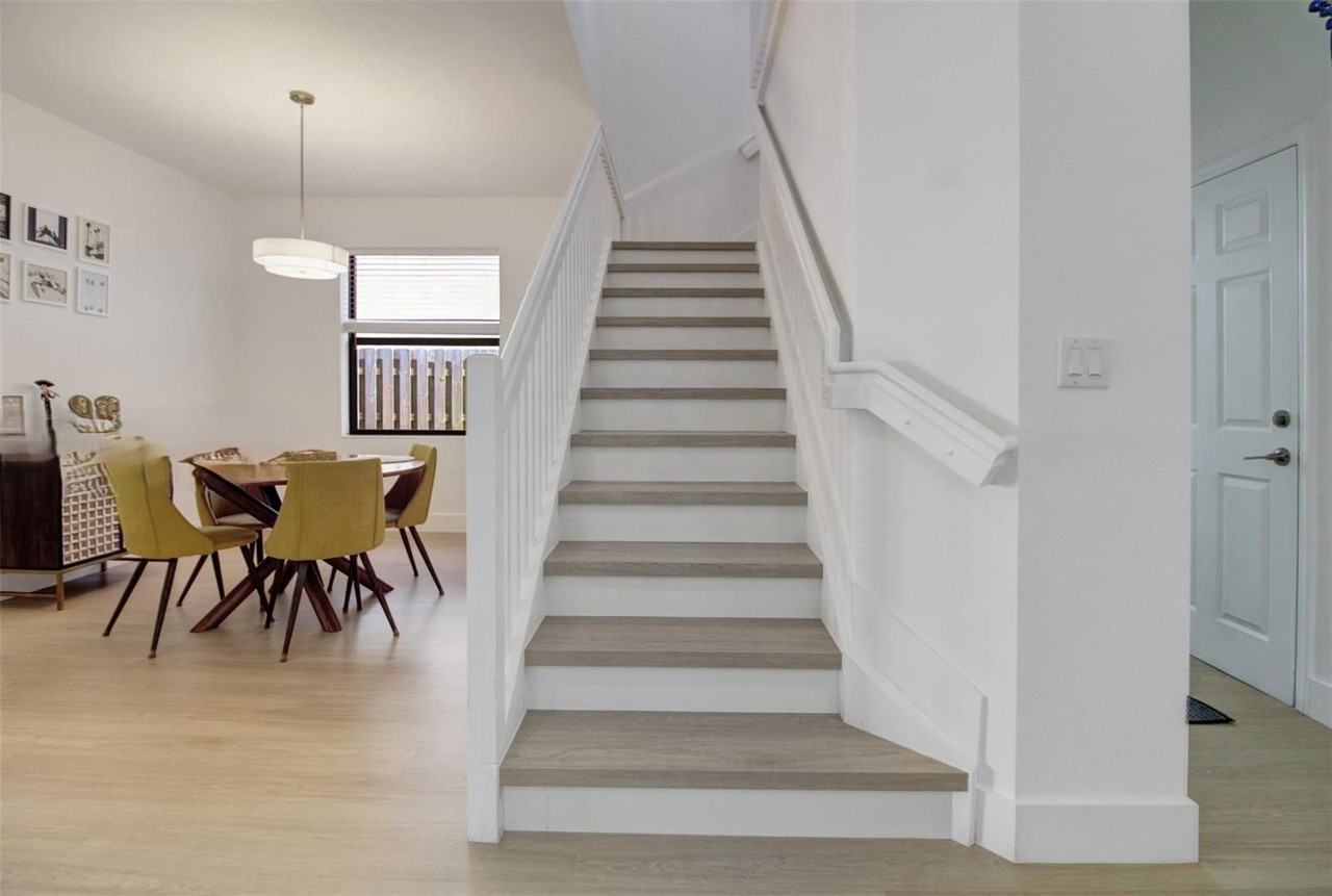 21016 Ne 2nd Ct - Photo 6 of 8