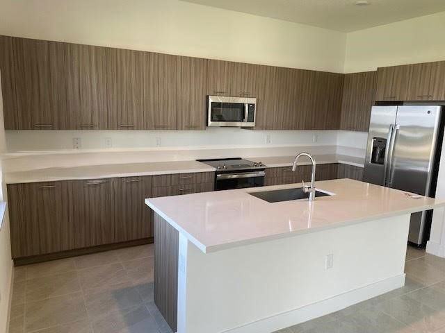 4435 Sw 174th Ave - Photo 4 of 8