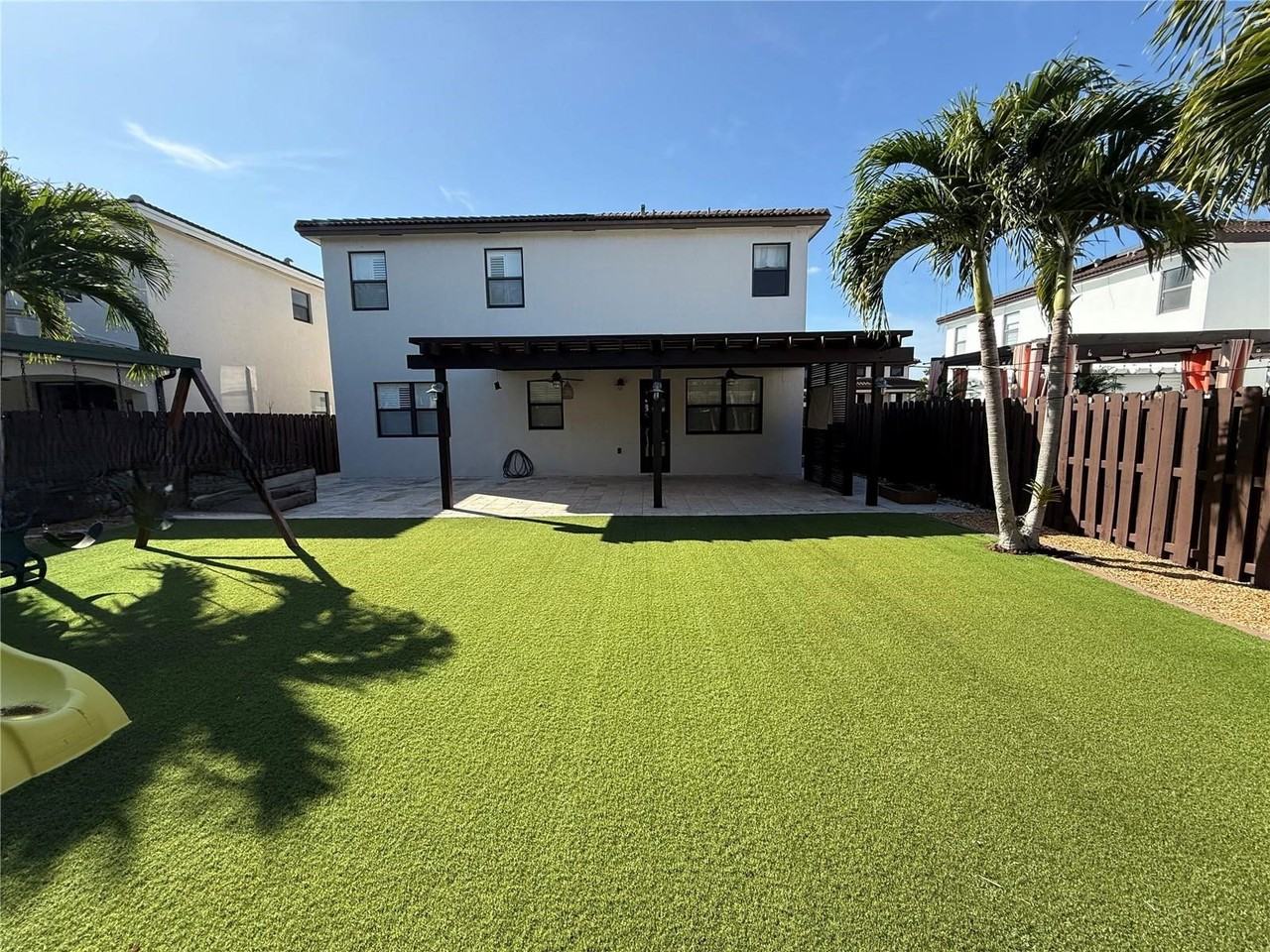 1535 Sw 145th Ave - Photo 4 of 8