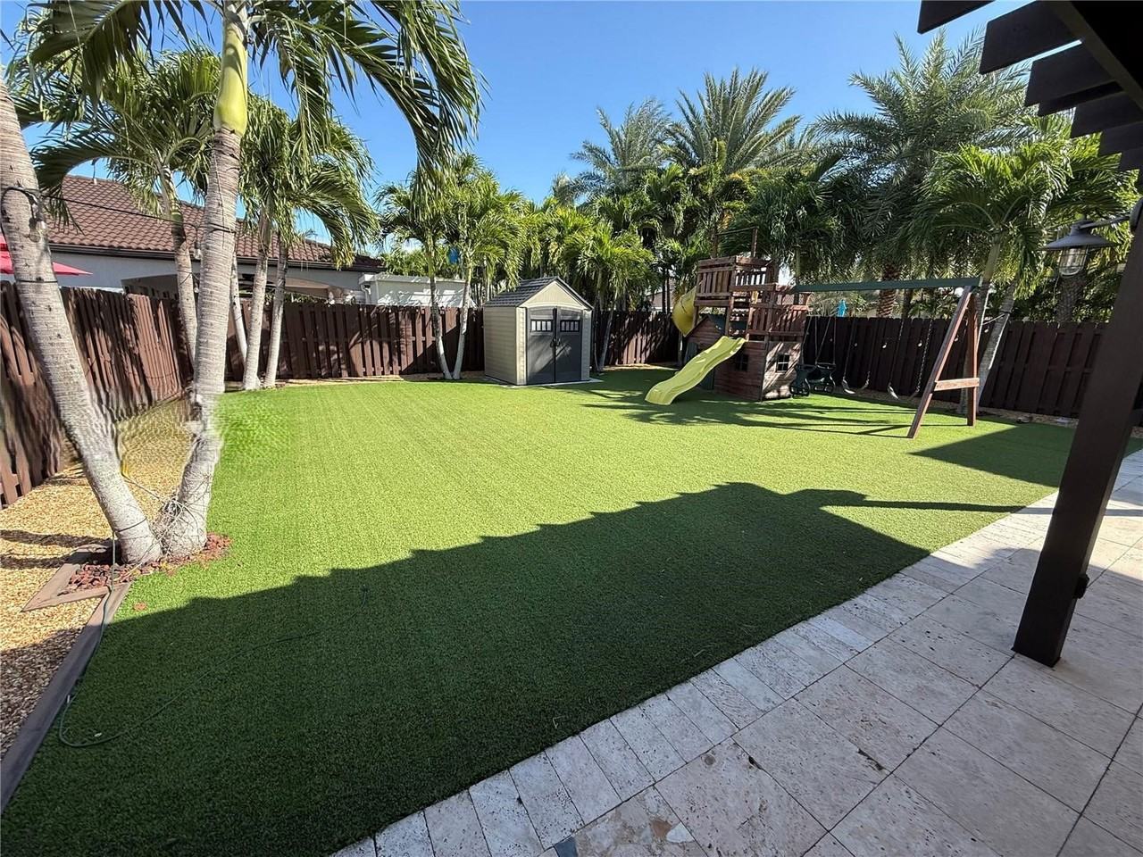 1535 Sw 145th Ave - Photo 5 of 8