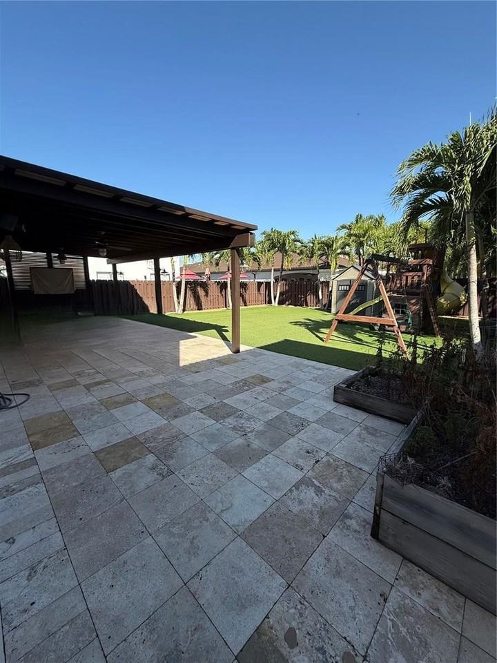 1535 Sw 145th Ave - Photo 6 of 8
