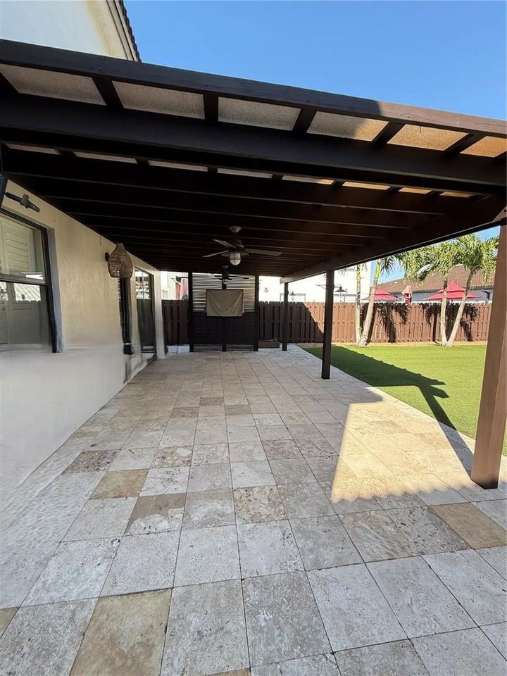 1535 Sw 145th Ave - Photo 7 of 8
