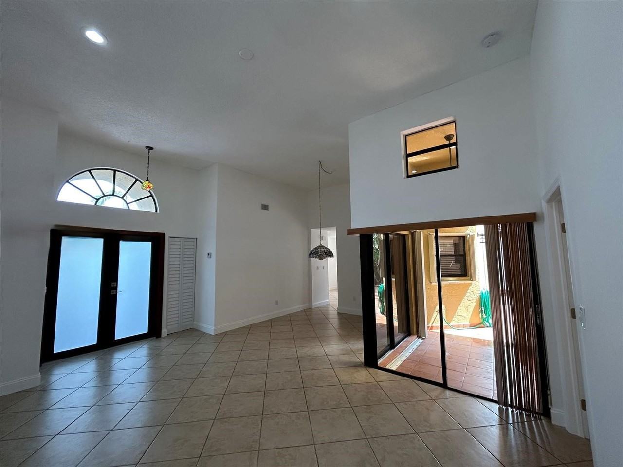 8910 Sw 4th Ln - Photo 6 of 8