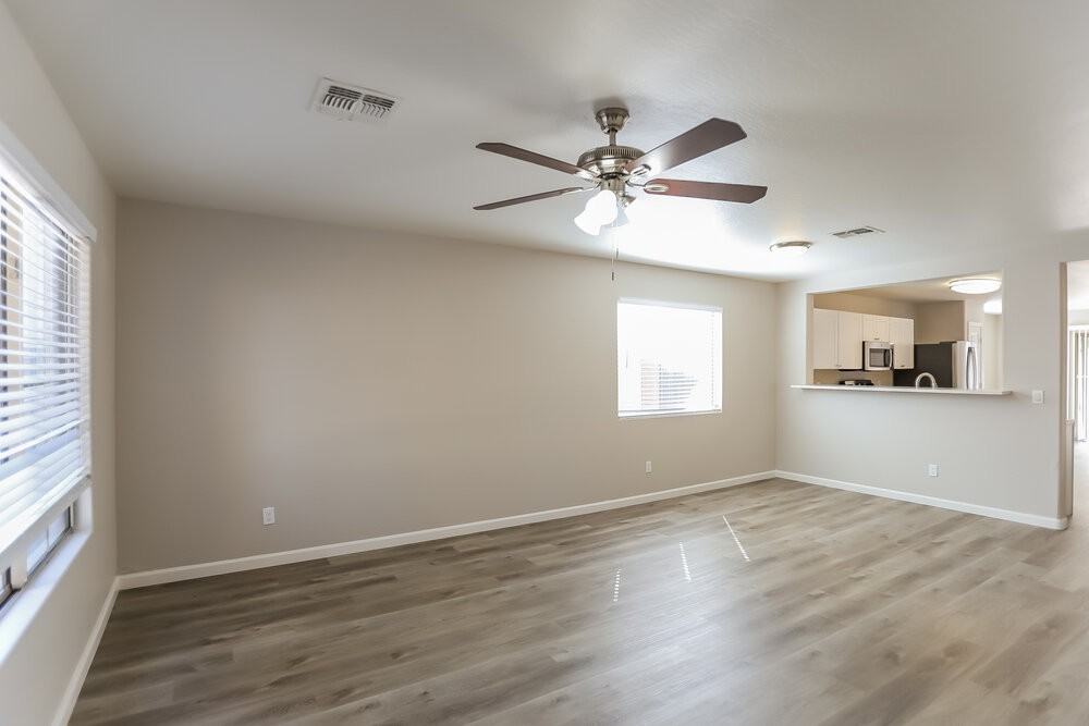 16189 W Hearn Rd - Photo 3 of 15