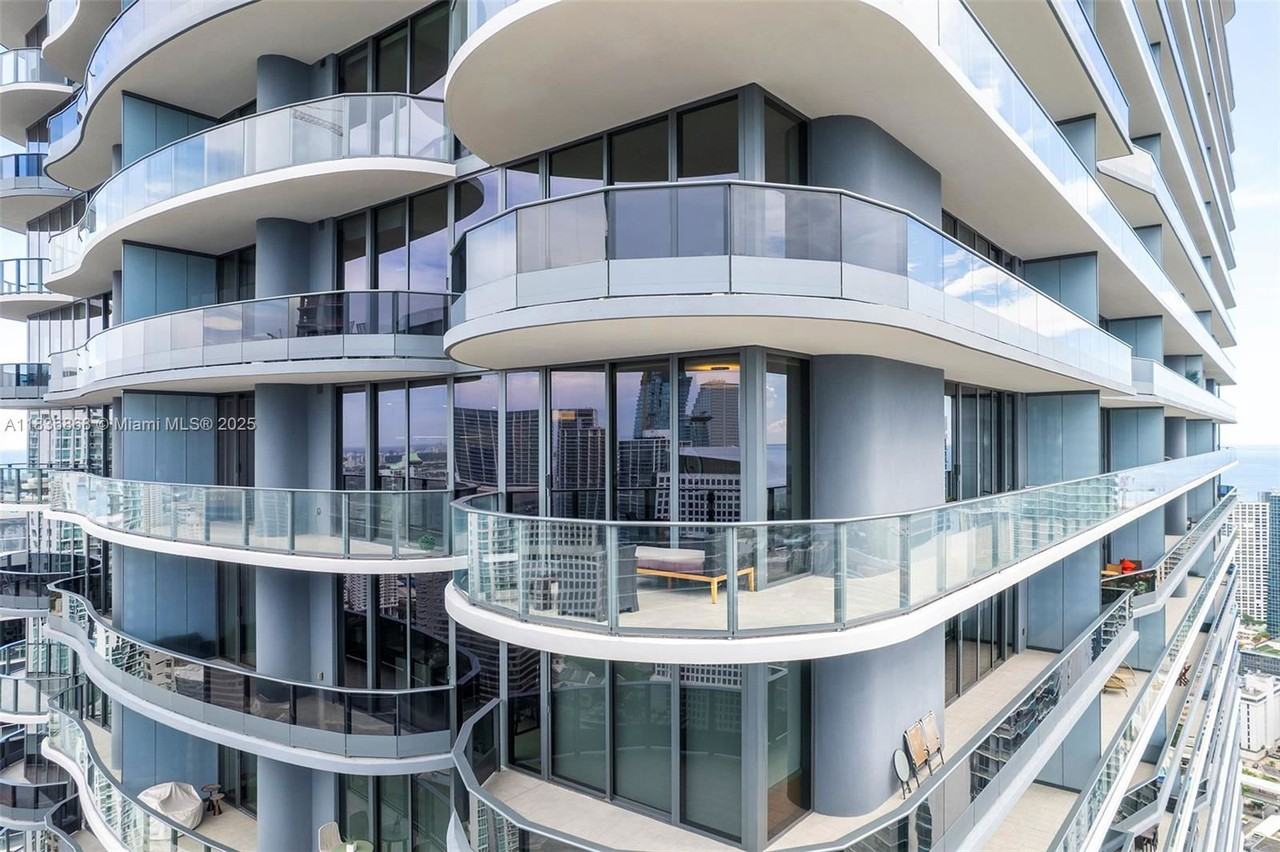 1000 Brickell Plz - Photo 2 of 8