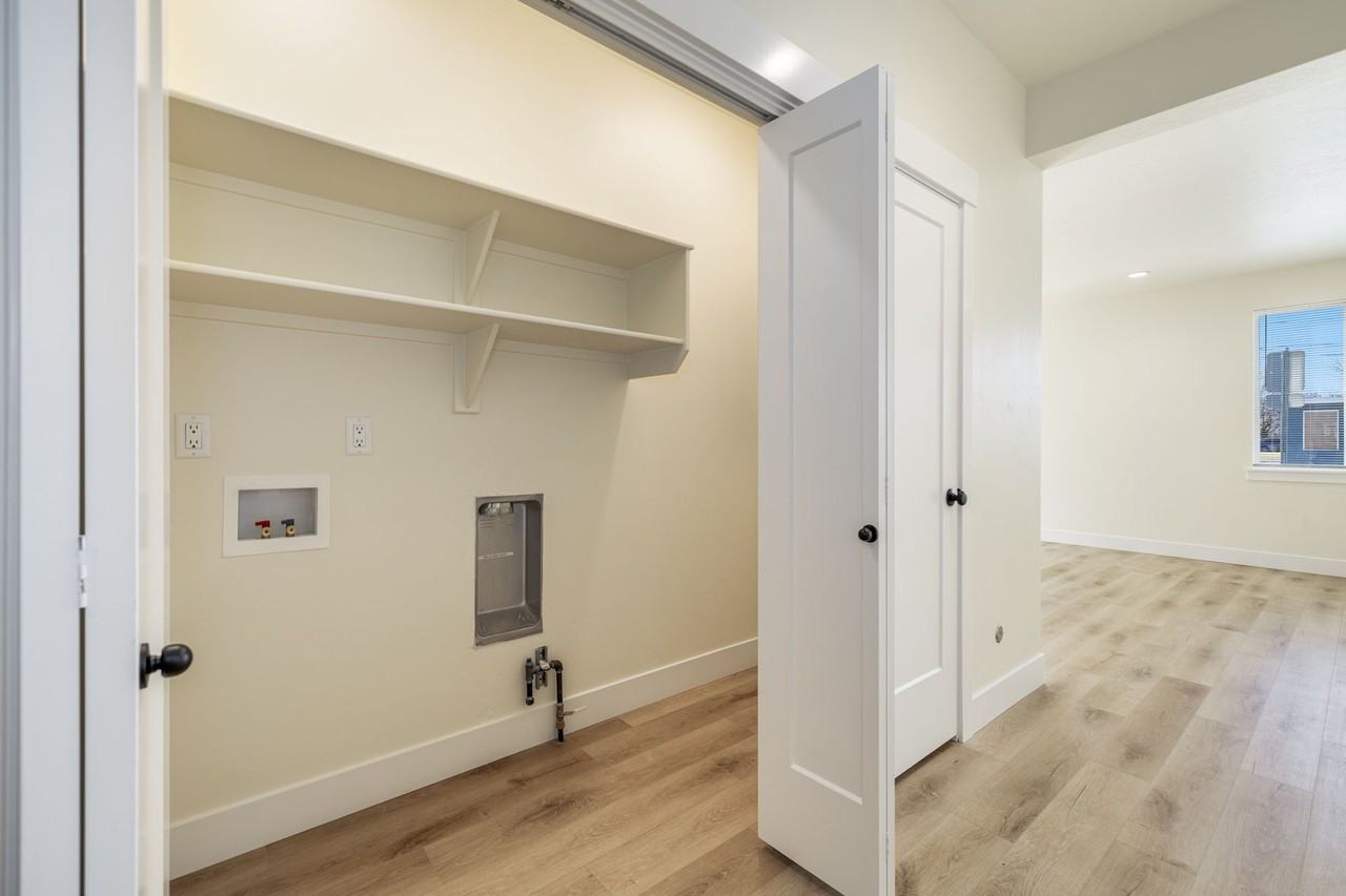 3326 N Cole Rd - Photo 3 of 32