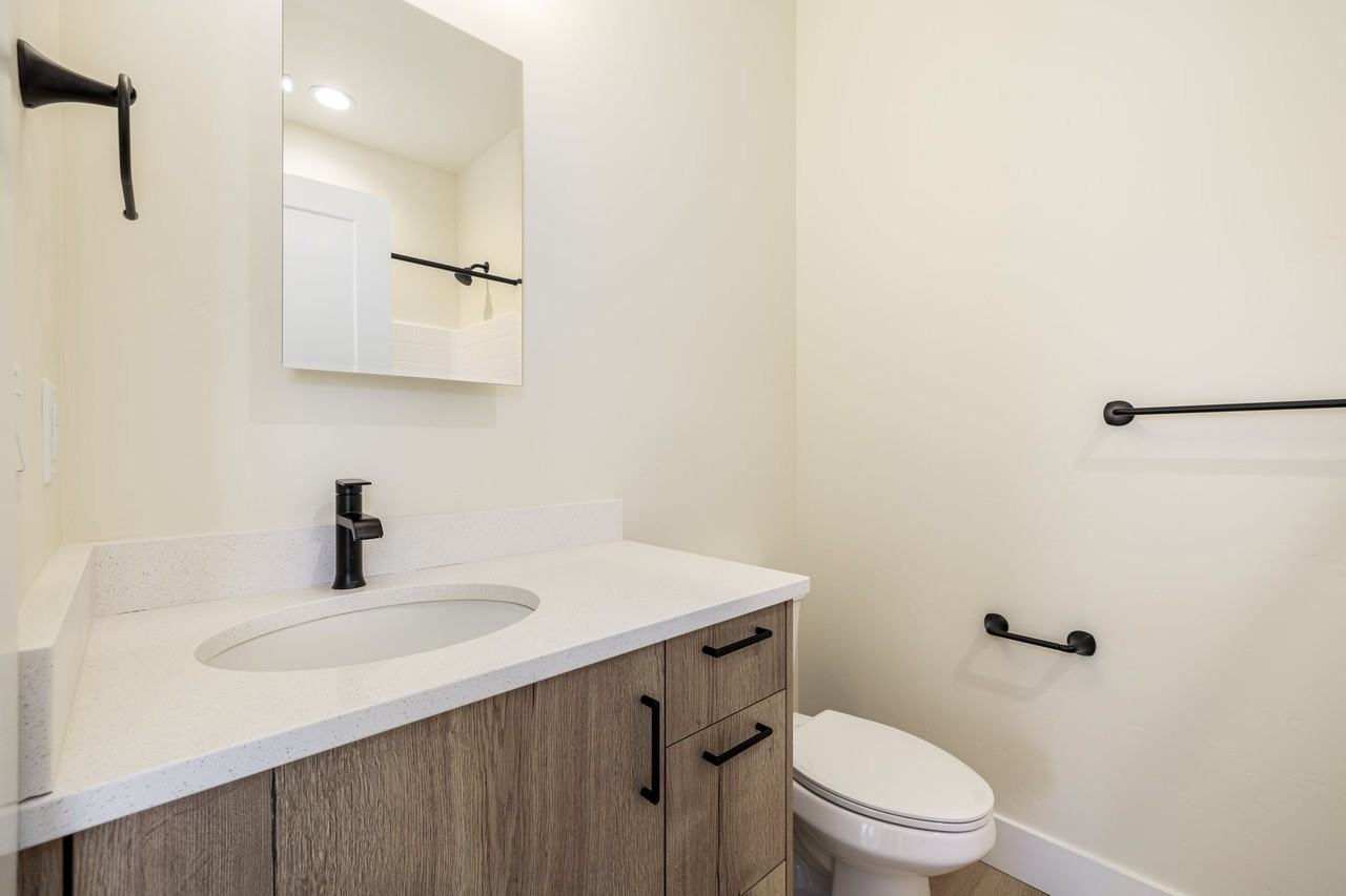 3326 N Cole Rd - Photo 6 of 32