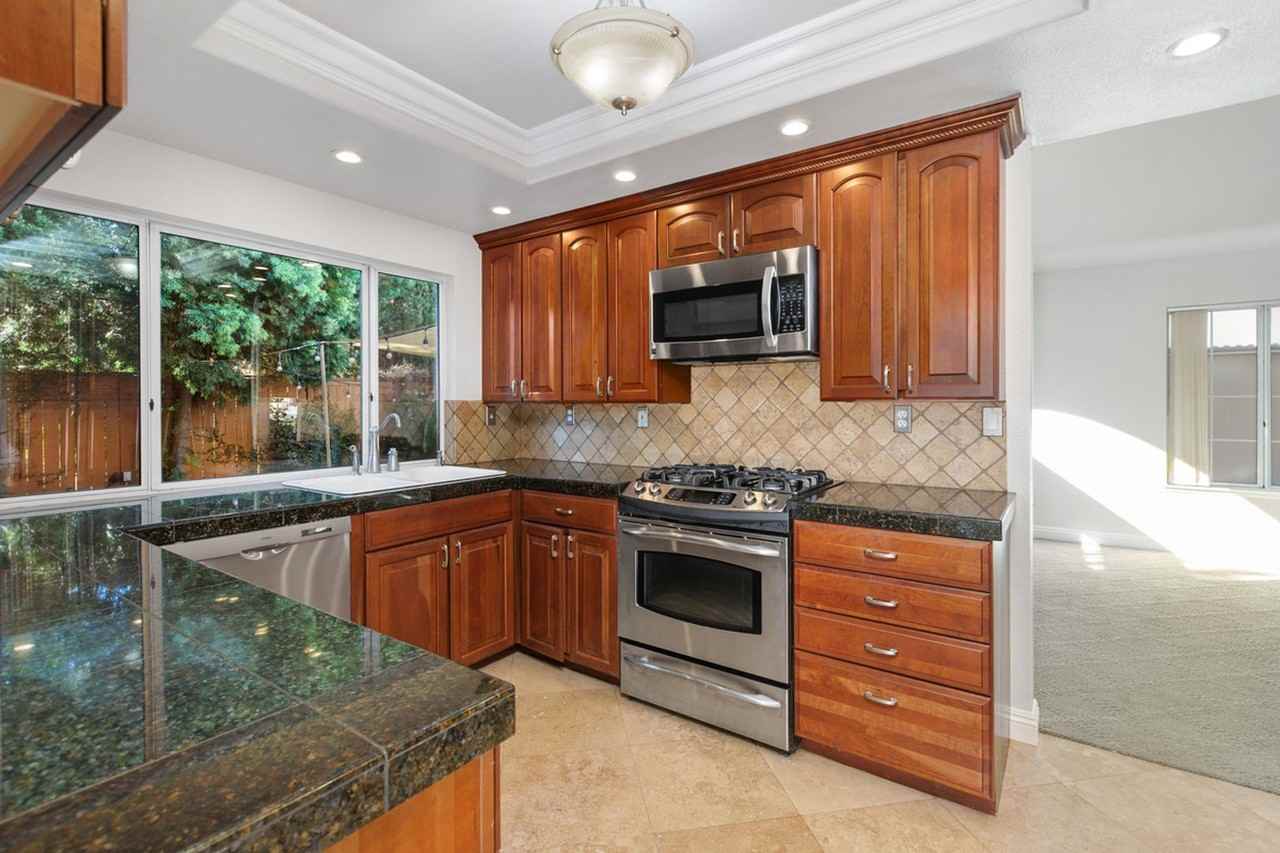 30207 Silver Ridge Ct - Photo 3 of 30