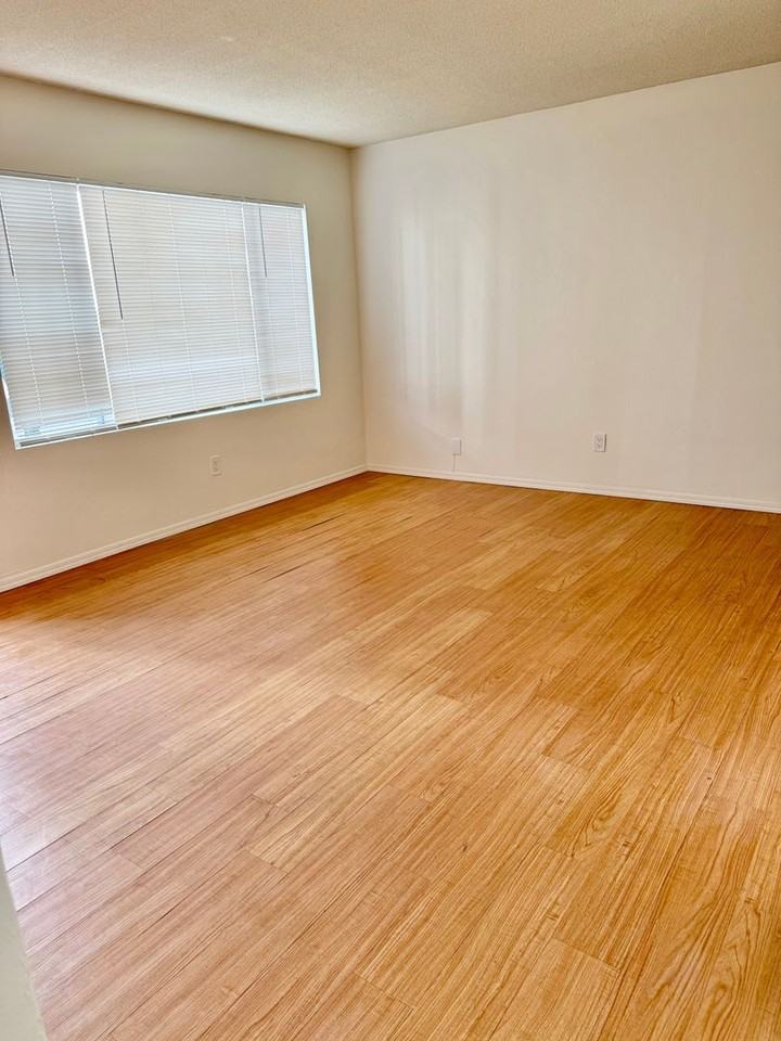 3183 Landis Street - Photo 2 of 6