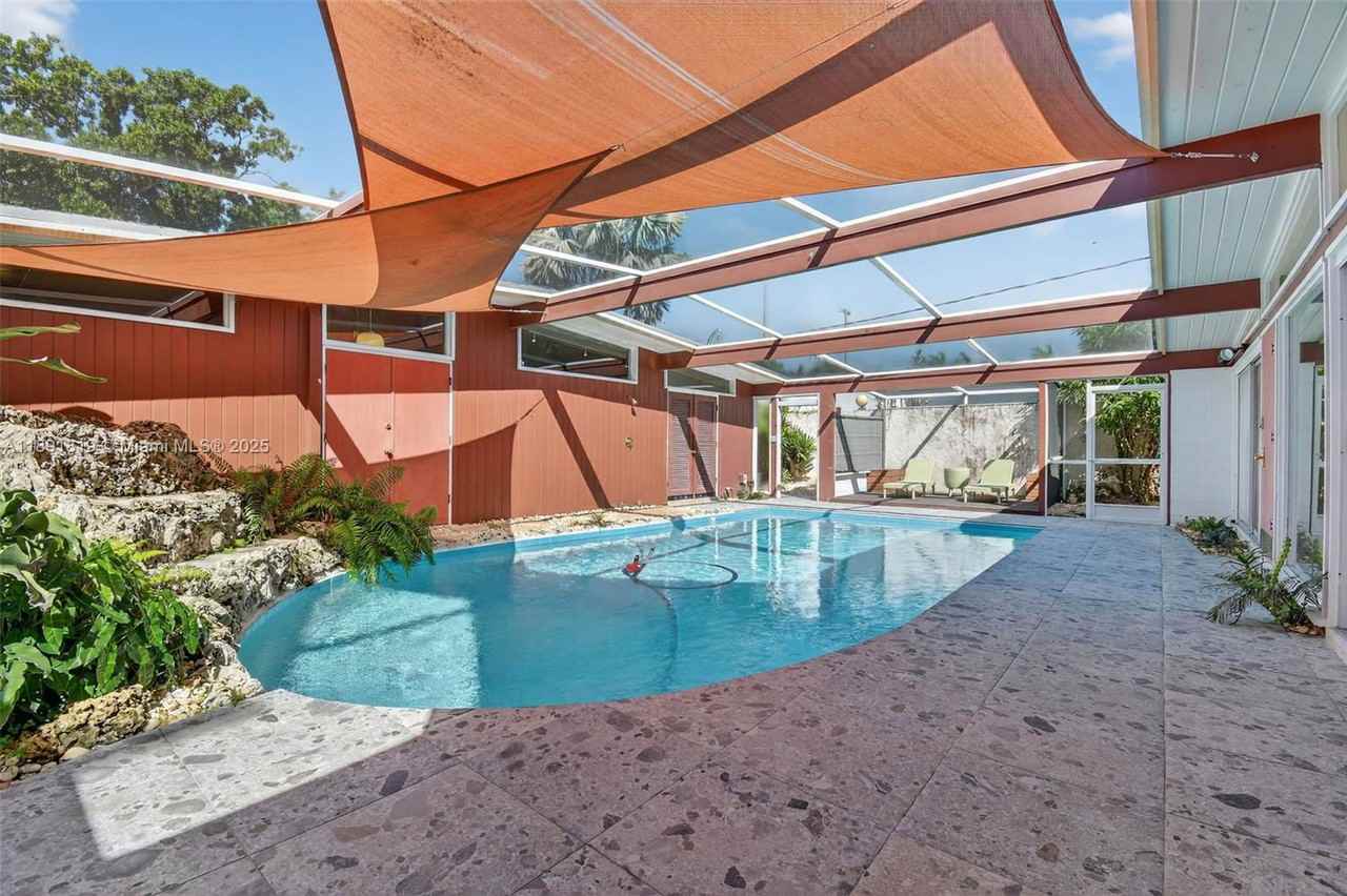 630 Northeast 14th Avenue #F - Photo 2 of 8