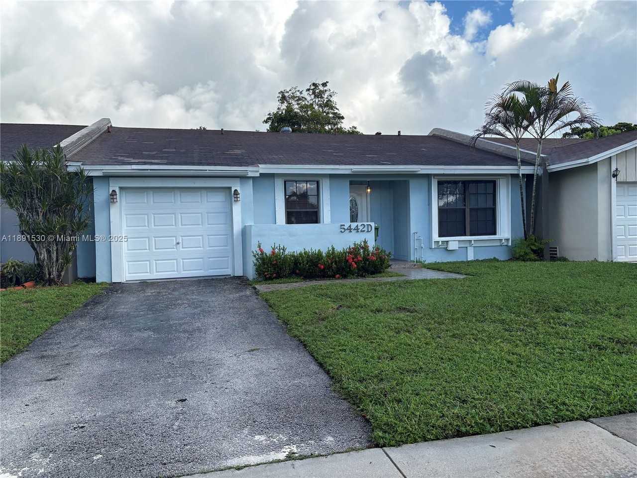 5442 Lakewood Cir S #D