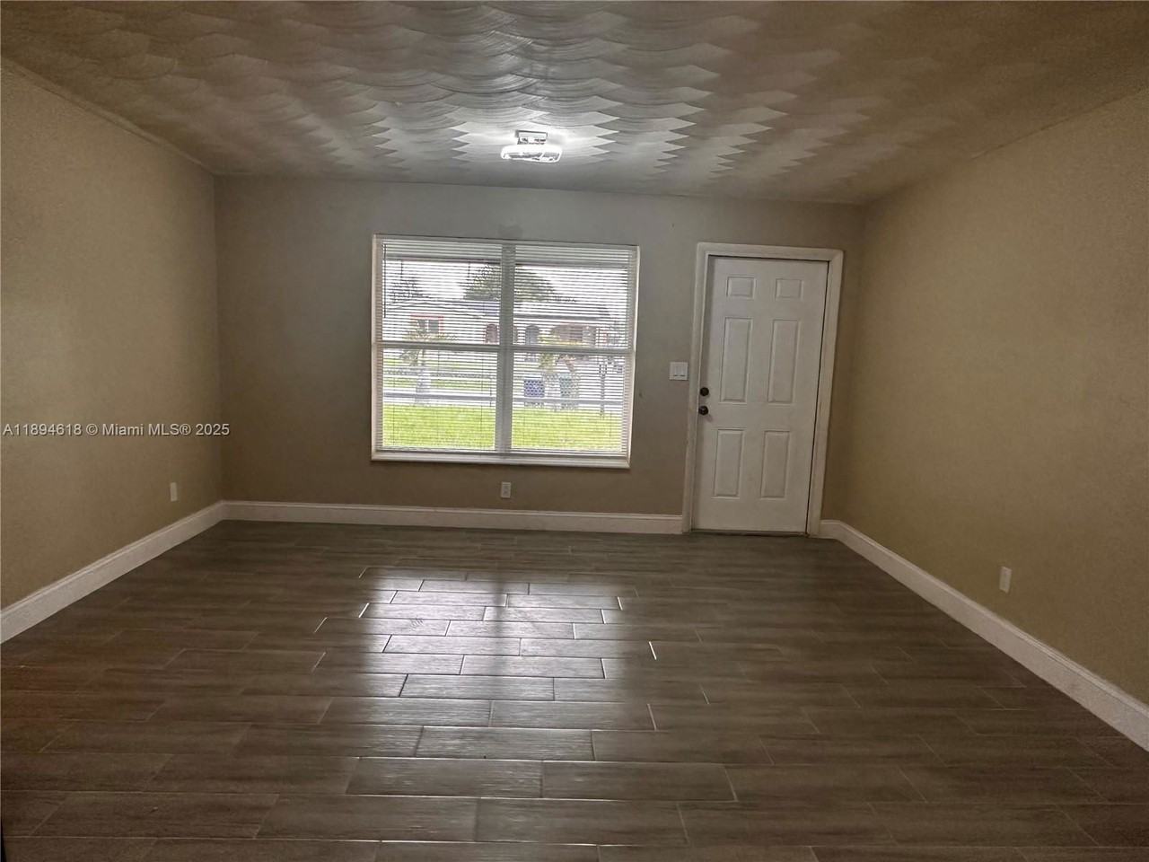 3761 Nw 9th St - Photo 3 of 8