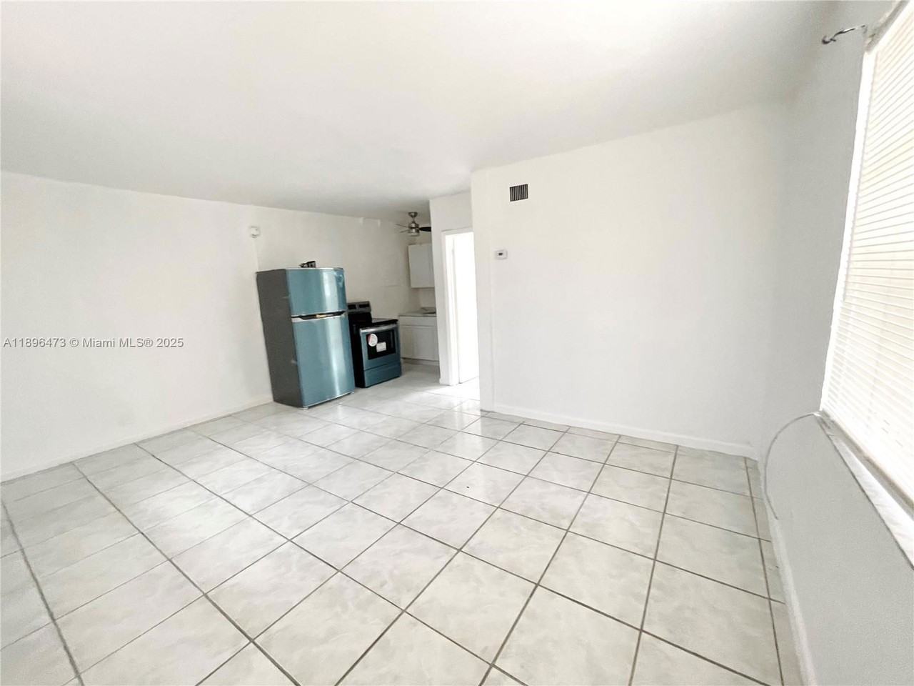 825 Nw 9th St #825 - Photo 5 of 8