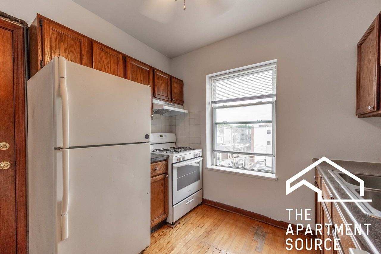 3153 W Argyle St #3W - Photo 3 of 14