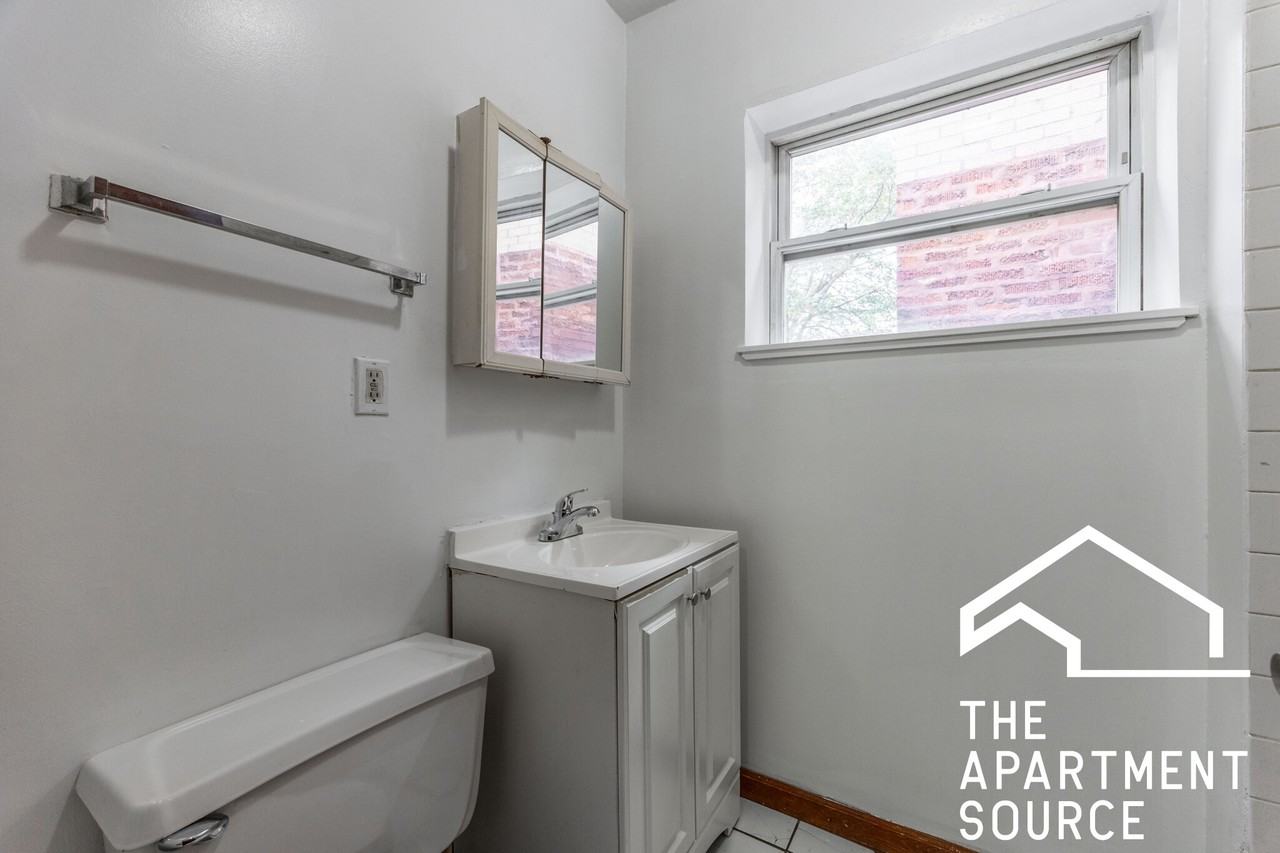 3153 W Argyle St #3W - Photo 5 of 14