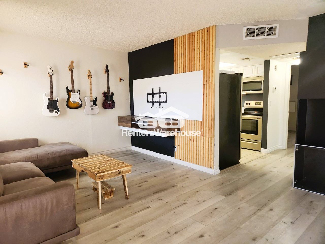 6020 Carmen Boulevard - Photo 3 of 34