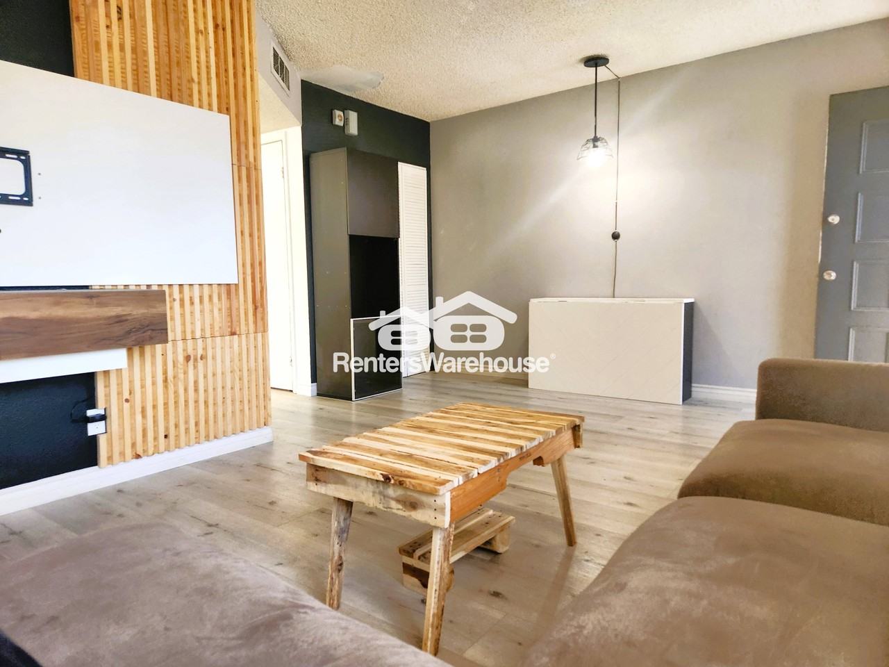 6020 Carmen Boulevard - Photo 6 of 34