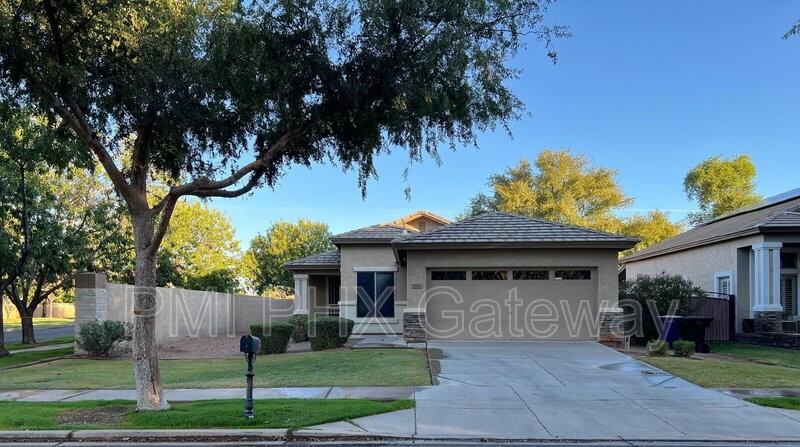 3726 E Bruce Ct - Photo 2 of 17