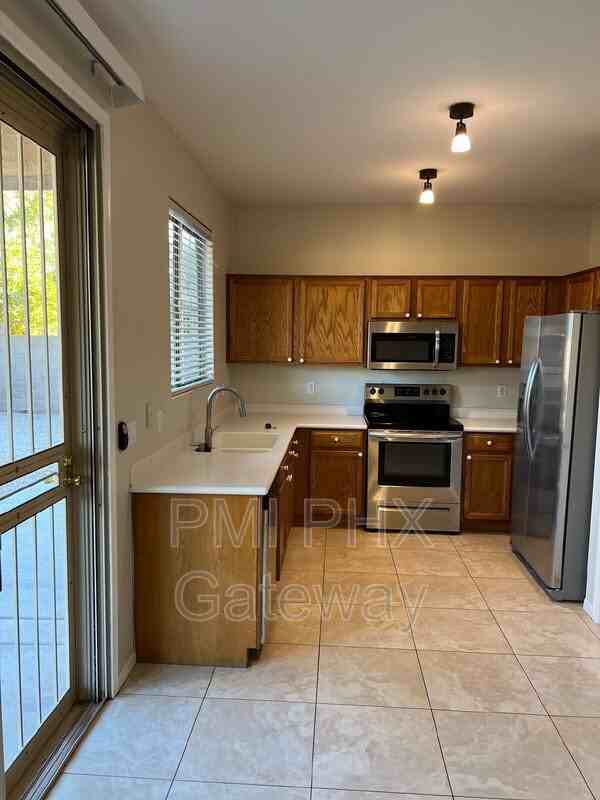 3726 E Bruce Ct - Photo 3 of 17