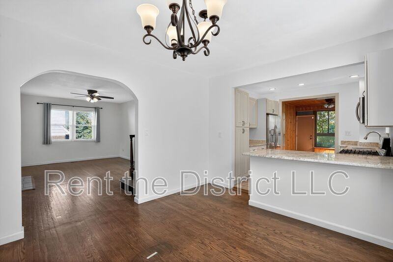 3225 Chestnut St Ne - Photo 3 of 28