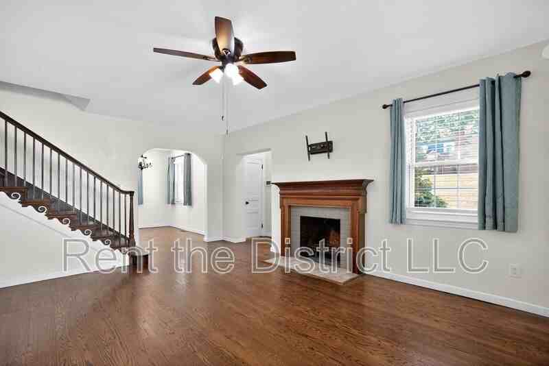 3225 Chestnut St Ne - Photo 4 of 28
