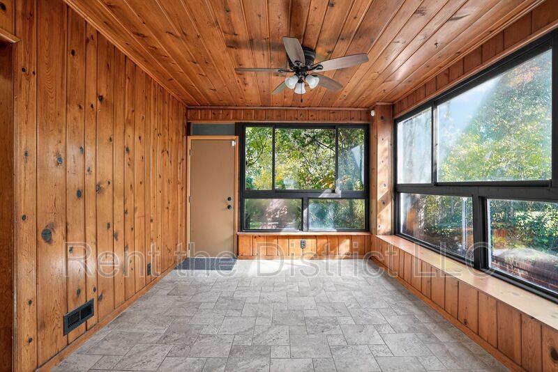 3225 Chestnut St Ne - Photo 7 of 28